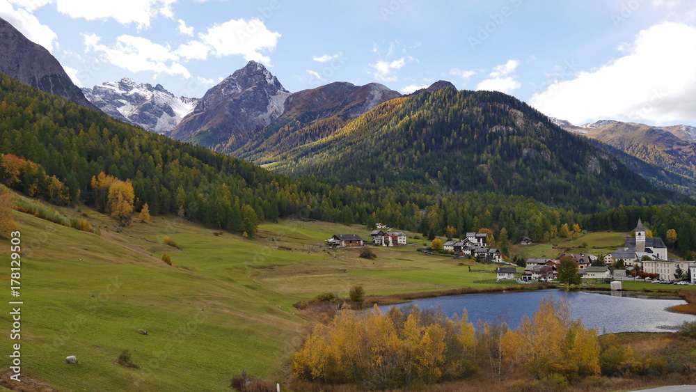 Fototapeta premium Schweiz Engadin Tarasp 8