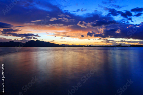 Fototapeta Naklejka Na Ścianę i Meble -  sunset at the lake