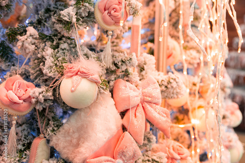 Tablou pe pânză Christmas tree with pink decor and lights, garland
