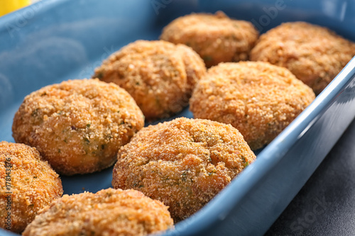 Konstfotografi Delicious salmon patties in baking dish, closeup