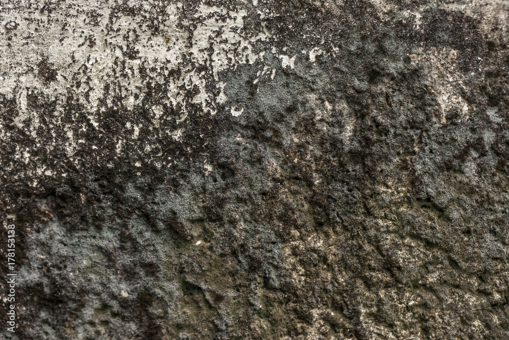 The surface of the wall is dirty. The surface of the wall is dirty.
