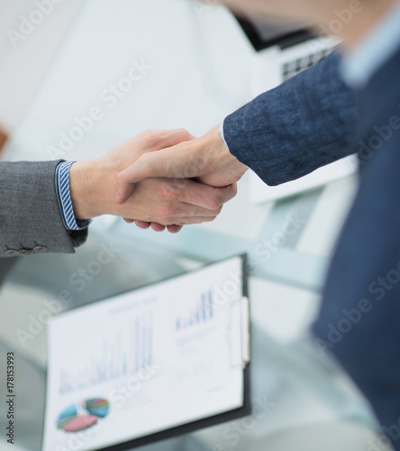 businessman shaking hands to seal a deal with his partner © ASDF