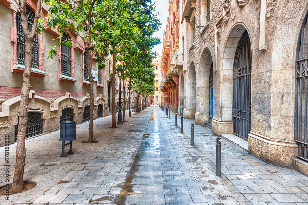 Fototapeta Sceniczna ulica w okręgu La Ribera, Barcelona, Katalonia, Hiszpania