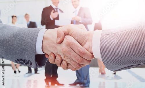 Картината върху платно businessman shaking hands to seal a deal with his partner
