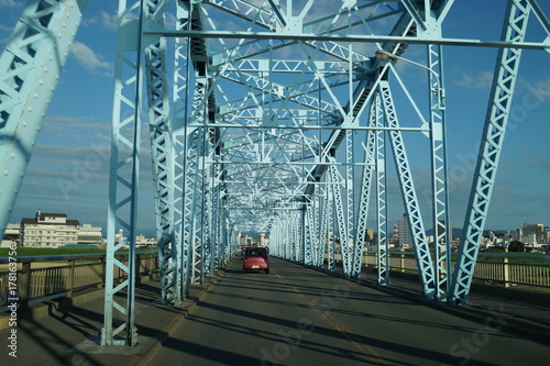 鉄橋 橋桁 ストラクチャ 骨組み 建築 鉄パイプ 構造 © Yuko