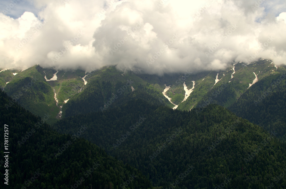 Obraz premium Mountains in the clouds