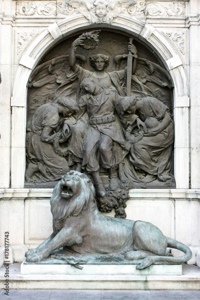 Ypres (Belgique) - Monument aux morts