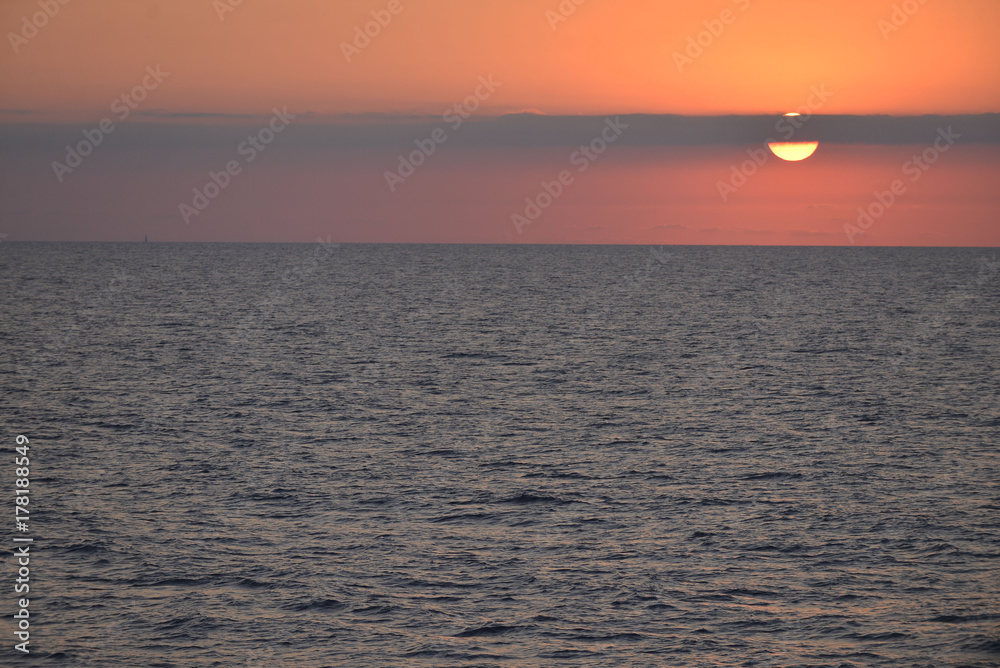 Puesta del sol Mar Mediterraneo (Islas Baleares) - Spain Puesta del sol Mar Mediterraneo (Islas Baleares) - Spain