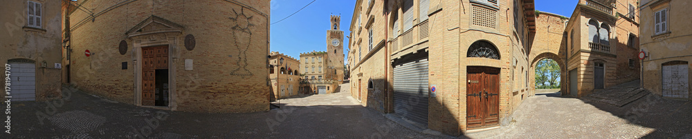 Acquaviva Picena, interno del borgo medioevale con torre dell'orologio a 360°