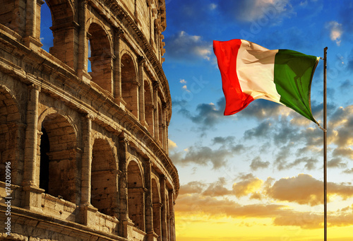 Fotografie Italian flag with Flavian Amphitheatre or Colosseum at sunset