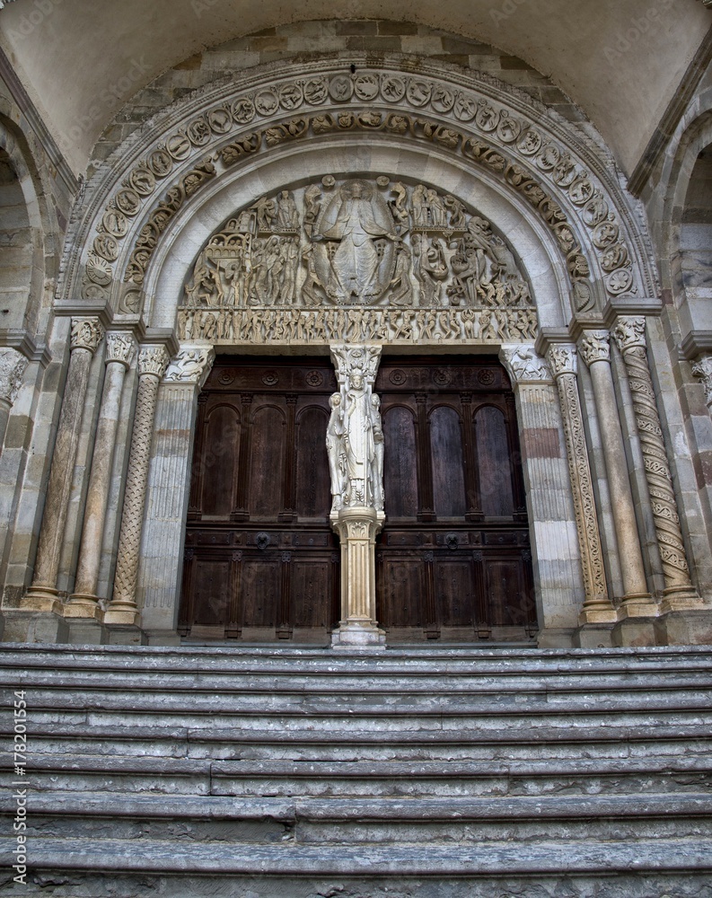 Portail de la cathédrale Saint-Lazare d'Autun, Saône-et-Loire, France