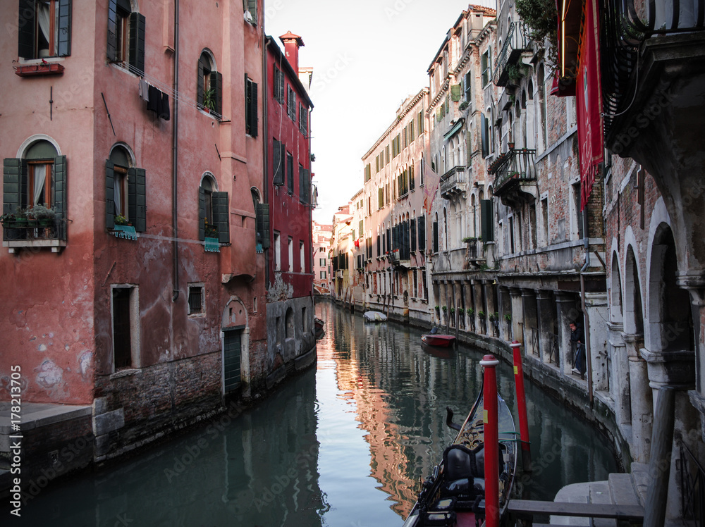 Full of quiet corners and wonderful views, in Venice you can walk for hours between the canals