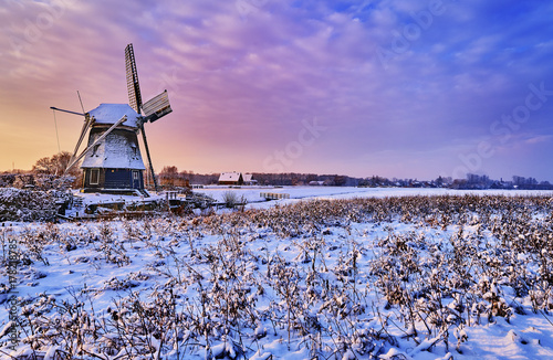 Fototapeta Naklejka Na Ścianę i Meble -  Dutch windmill in the snow of a holland winter