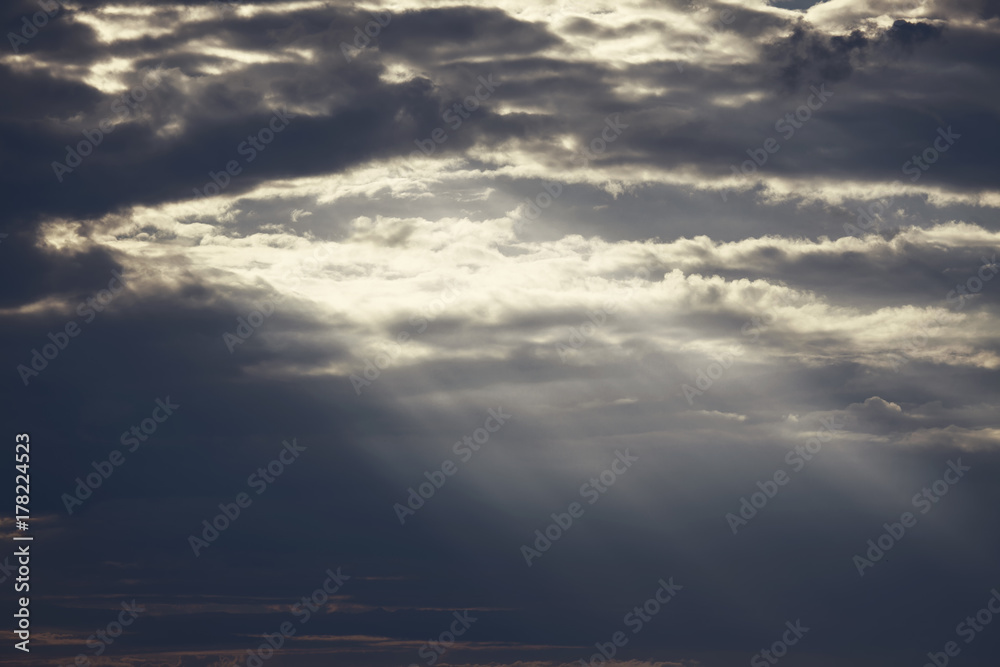 Fototapeta premium light in the dark clouds