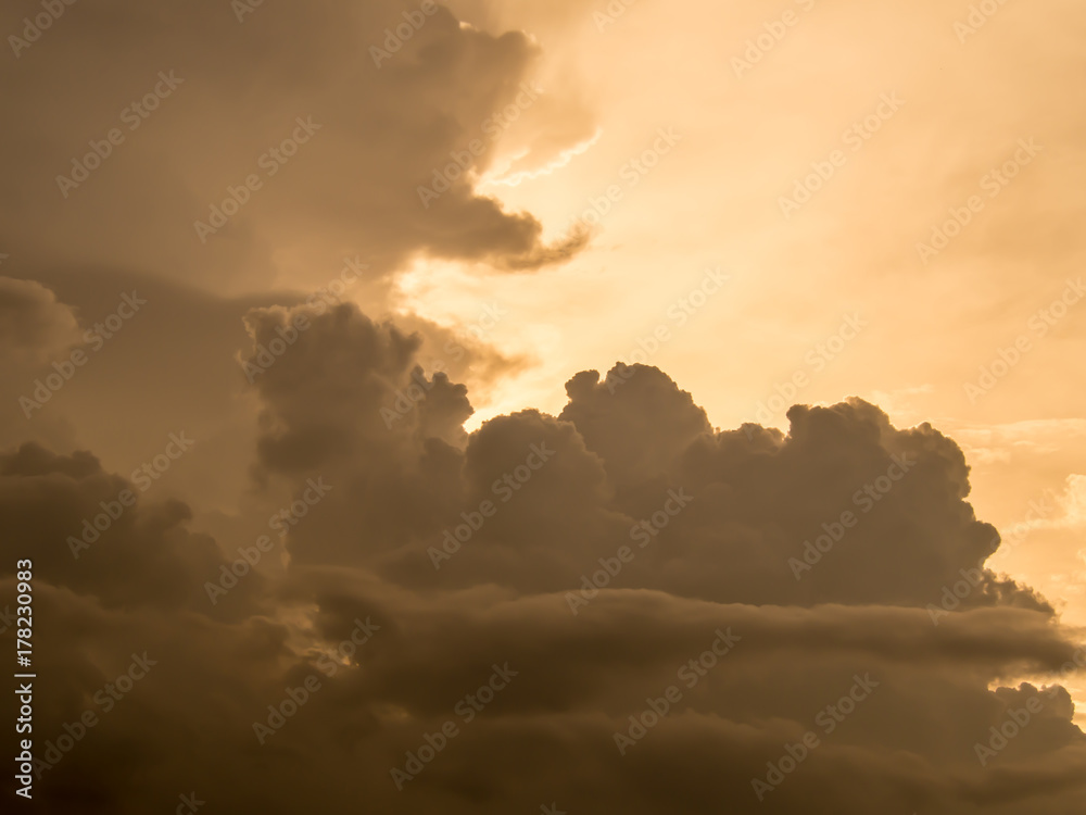 blur image - The sky with cloud in the sunset