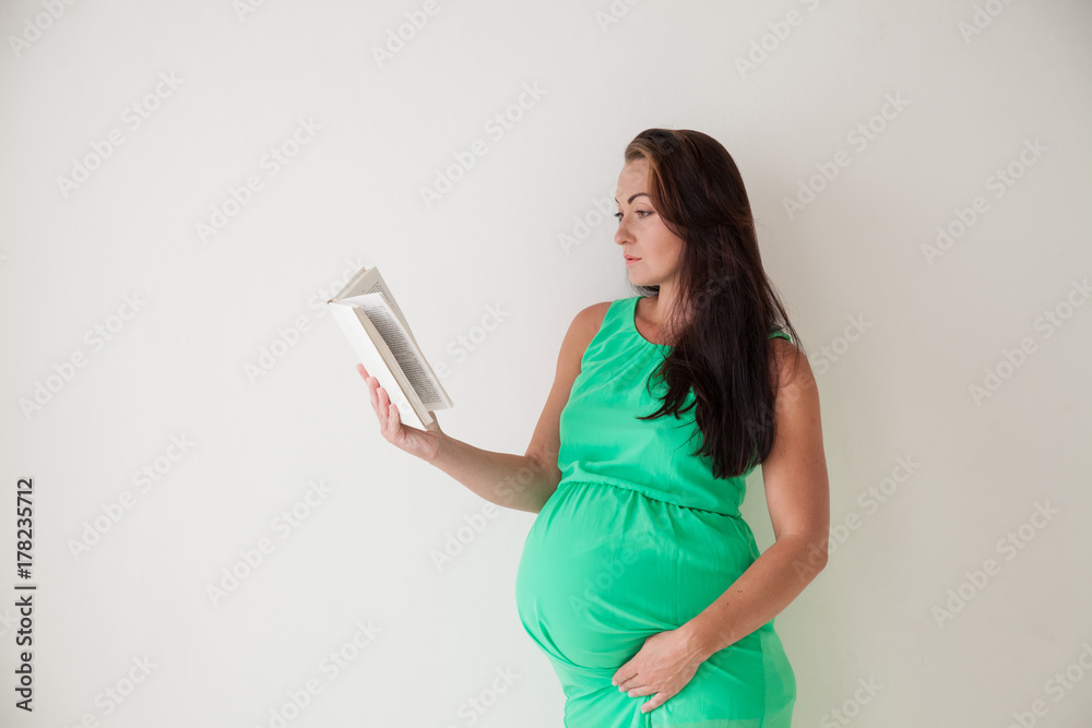 pregnant woman reading a book before childbirth pregnant woman reading a book before childbirth