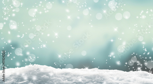 winter hintergrund abstrakt mit schneedecke im vordergrund, präsentationsfläche für werbung produkte text