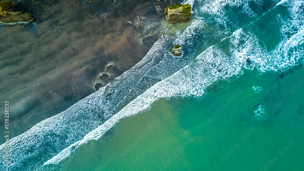 Φωτογραφία Aerial view on the coast of Tasman sea near New Plymouth at sunny day
