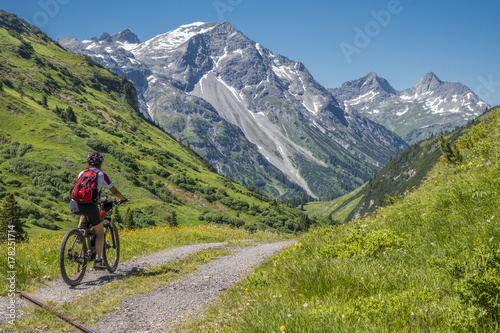 Mountainbike fahren im Karwendeltal, Oesterreich © Uwe