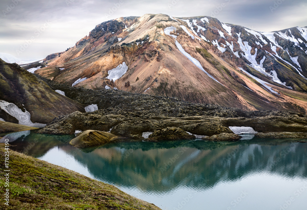 Obraz premium Frostastadarvatn lake in Landmannalaugar