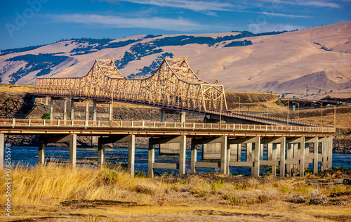 The Dalles bridge © Scott Bufkin