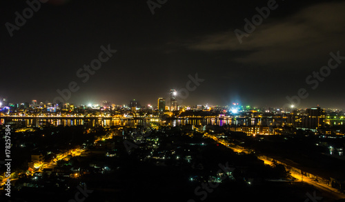 Obraz na plátně Night cityscape photo of Phnom Penh, the capital city of Cambodia