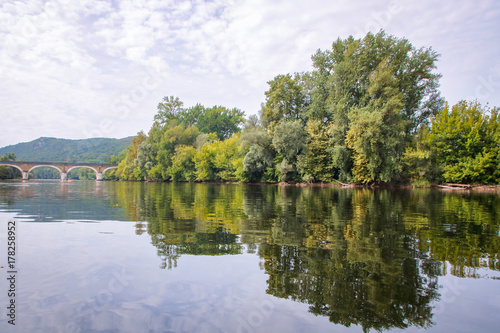 Fototapeta Naklejka Na Ścianę i Meble -  river dordogne