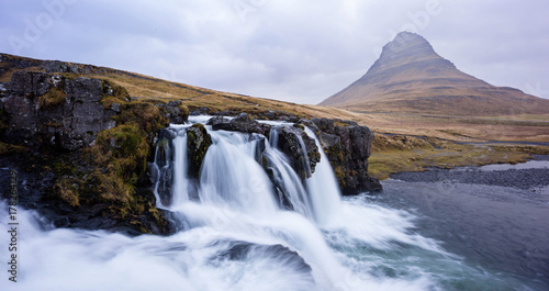 Fototapeta Naklejka Na Ścianę i Meble -  Kirkjufell waterfalls wide, Iceland