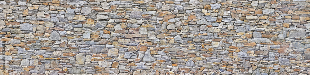 Fototapeta premium schöne Natursteinmauer im Panoramaformat