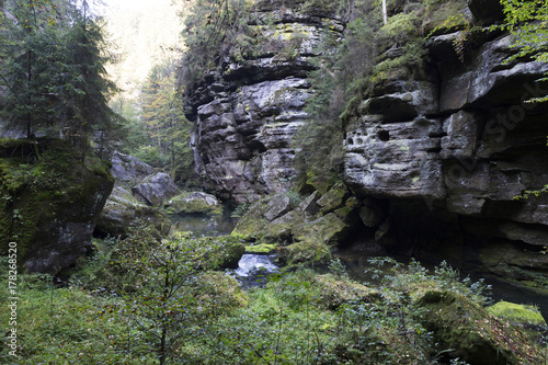 Obraz na płótnie Wild autumn Landscape around the Creek Kamenice in the Czech Switzerland with Sandstone Boulders, Czech Republic w salonie