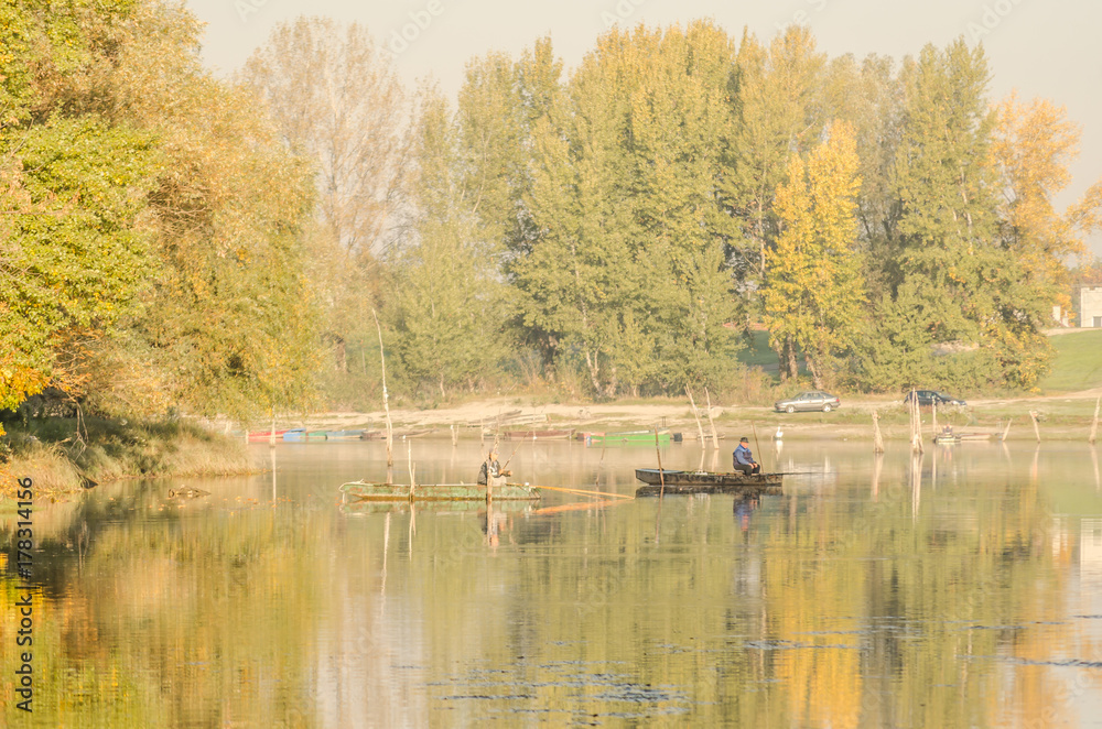 Fototapeta premium Autumn at lake