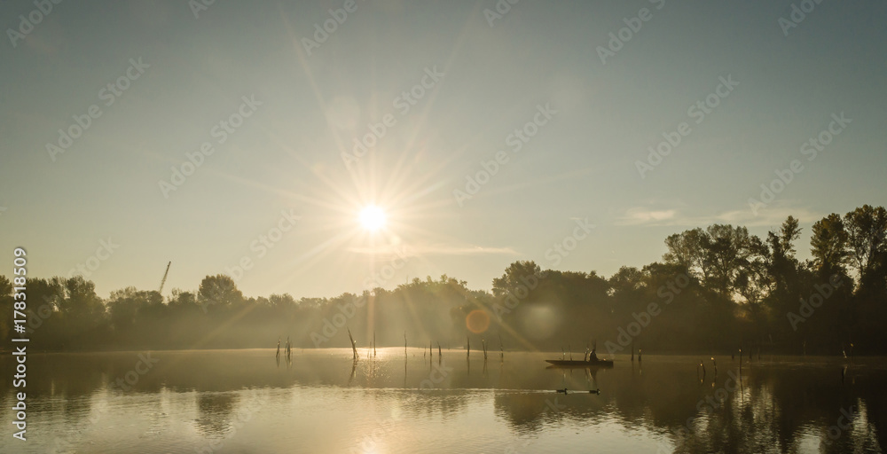 Naklejka premium Autumn at lake