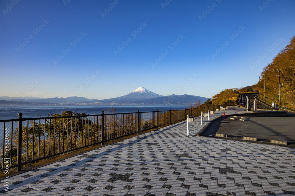 伊豆半島西海岸から見る富士山