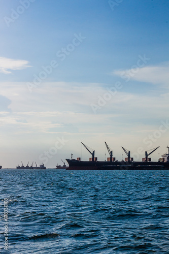 大型船・貨物船・タンカー © Xtomato