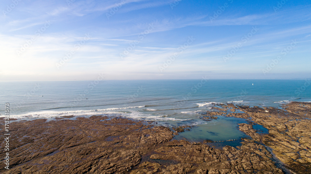 Vue aérienne de la côte Atlantique à Prefailles en Loire Atlantique