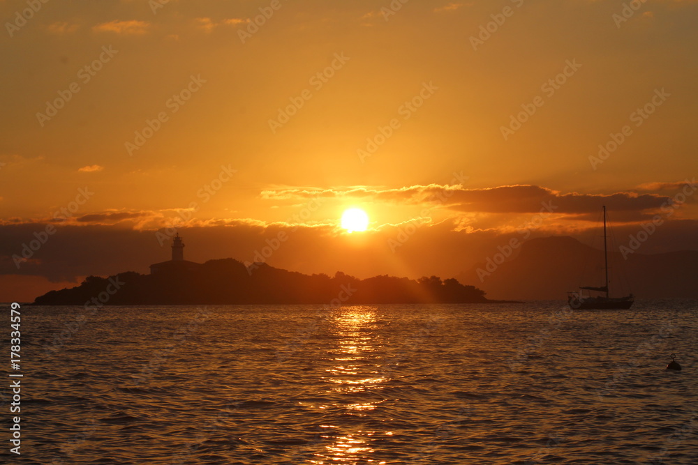 Sonnenaufgang am Meer mit Blick auf Alcanada