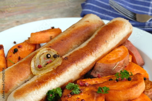 Oberländer Wurst mit Süsskartoffeln photo