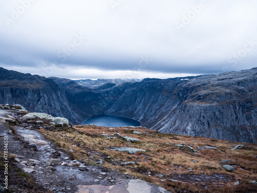 Trekking to Trolltunga1