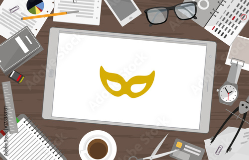 Schreibtisch mit Tablet - Maske