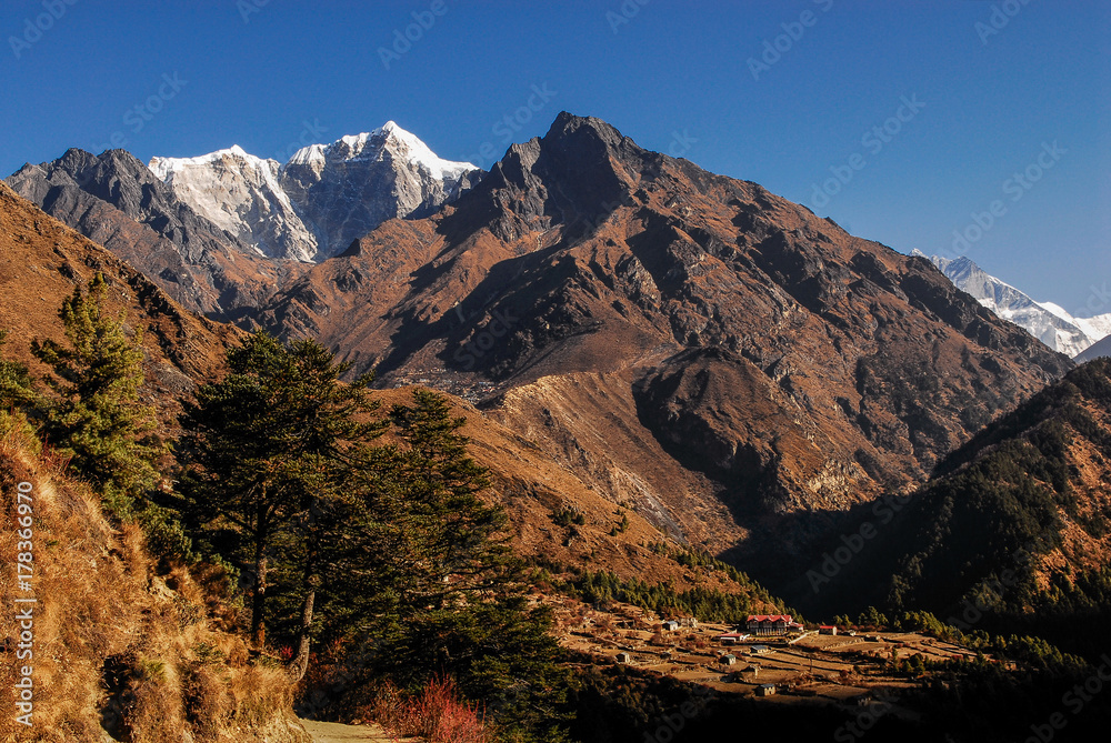 Nepal khumbu sagarmatha national park mende lodge