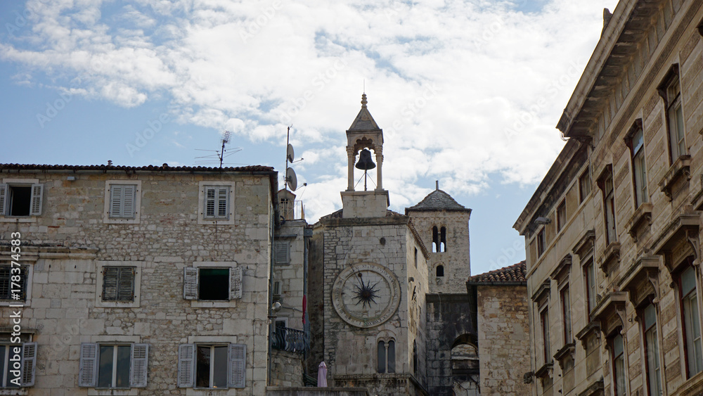 Fototapeta premium old residential buildings in croatian town split
