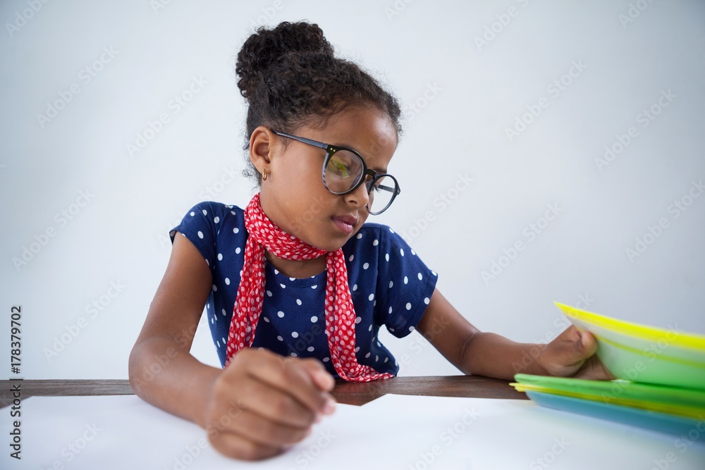 Girl as businesswoman looking at files on desk - obrazy, fototapety, plakaty 