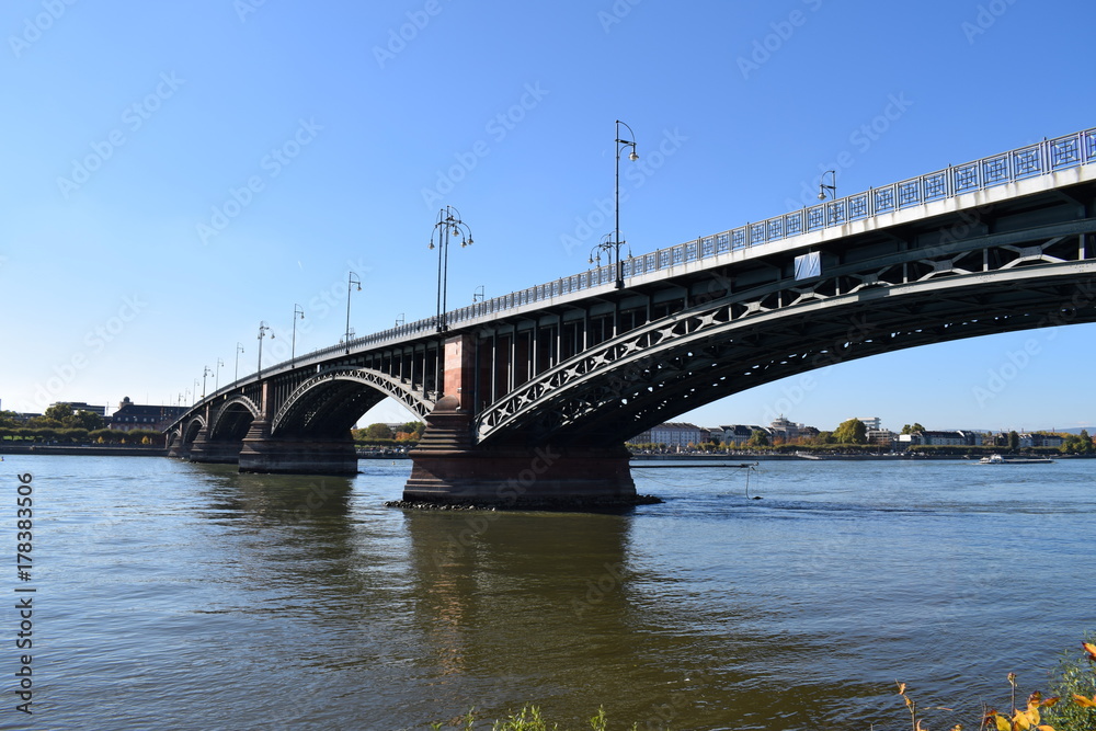 Theodor-Heuss-Brücke (Mainz)