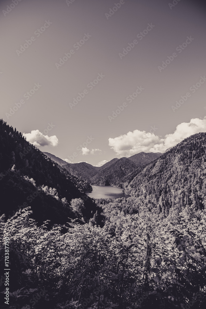 Obraz premium black and white beautiful lake in the mountains