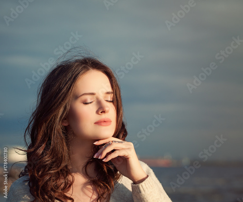 Сarefree Girl Outdoor. Beautiful Model Woman on Blue Sky and Ocean Background