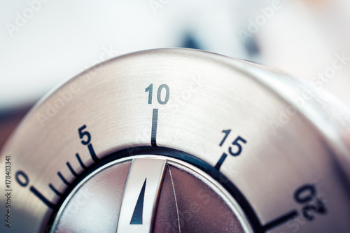 10 Minutes - Analog Chrome Kitchen Timer