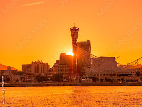 神戸の街と夕日 photo