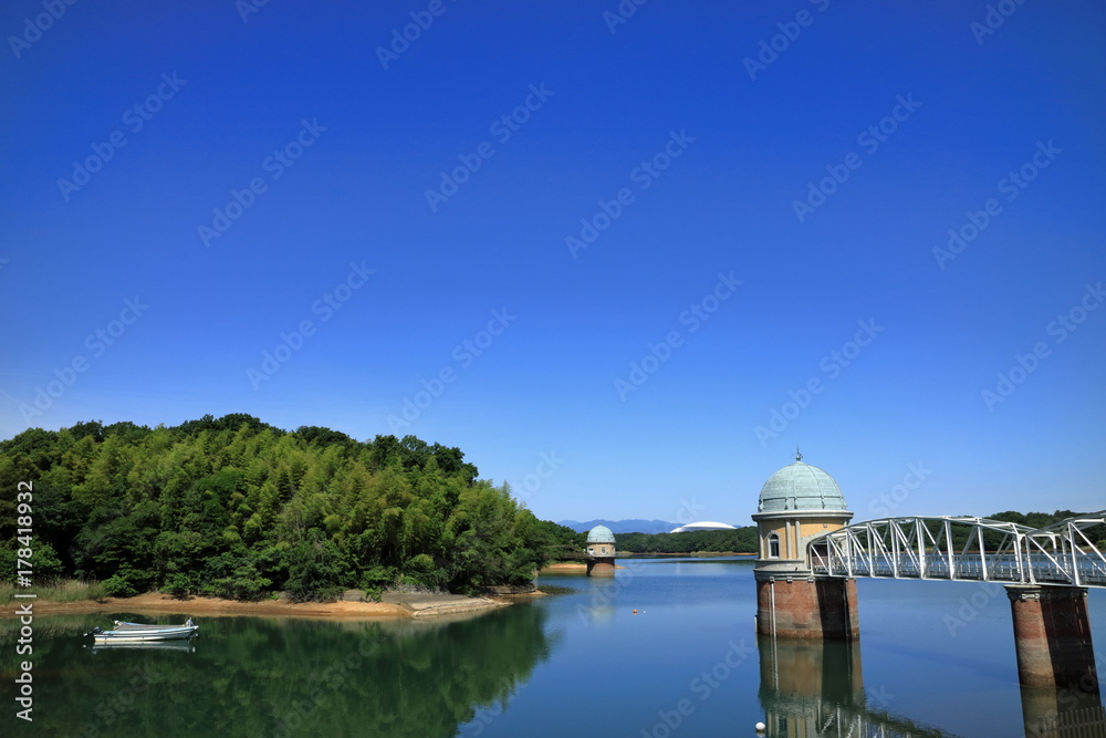 取水塔と湖 Stock Photo Adobe Stock