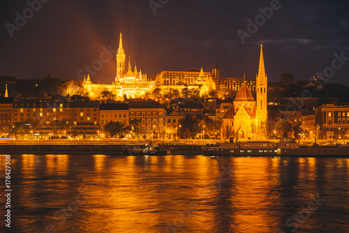 Night view of the Budapest, Hungary © phpetrunina14