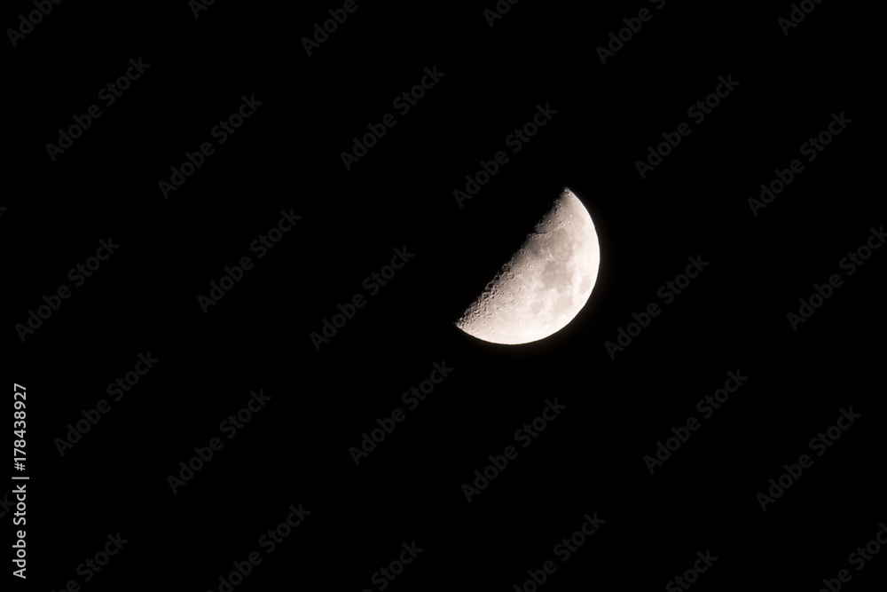 Mond am Nachthimmel - Halbmond - Vollmond Mond am Nachthimmel - Halbmond - Vollmond